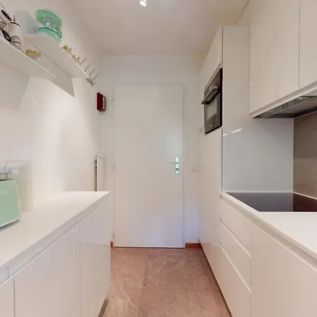 Apartment Studio Ideally Located In The Center Of