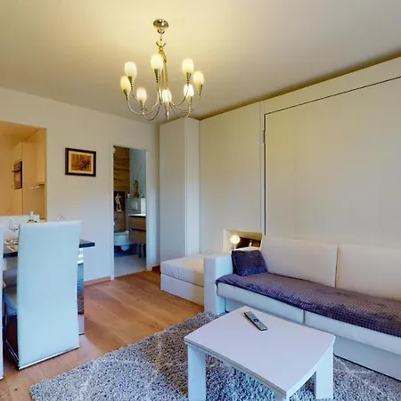 Studio Ideally Located In The Center Of
