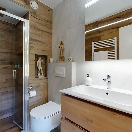 Apartment Studio Ideally Located In The Center Of